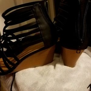 Black heels size 7